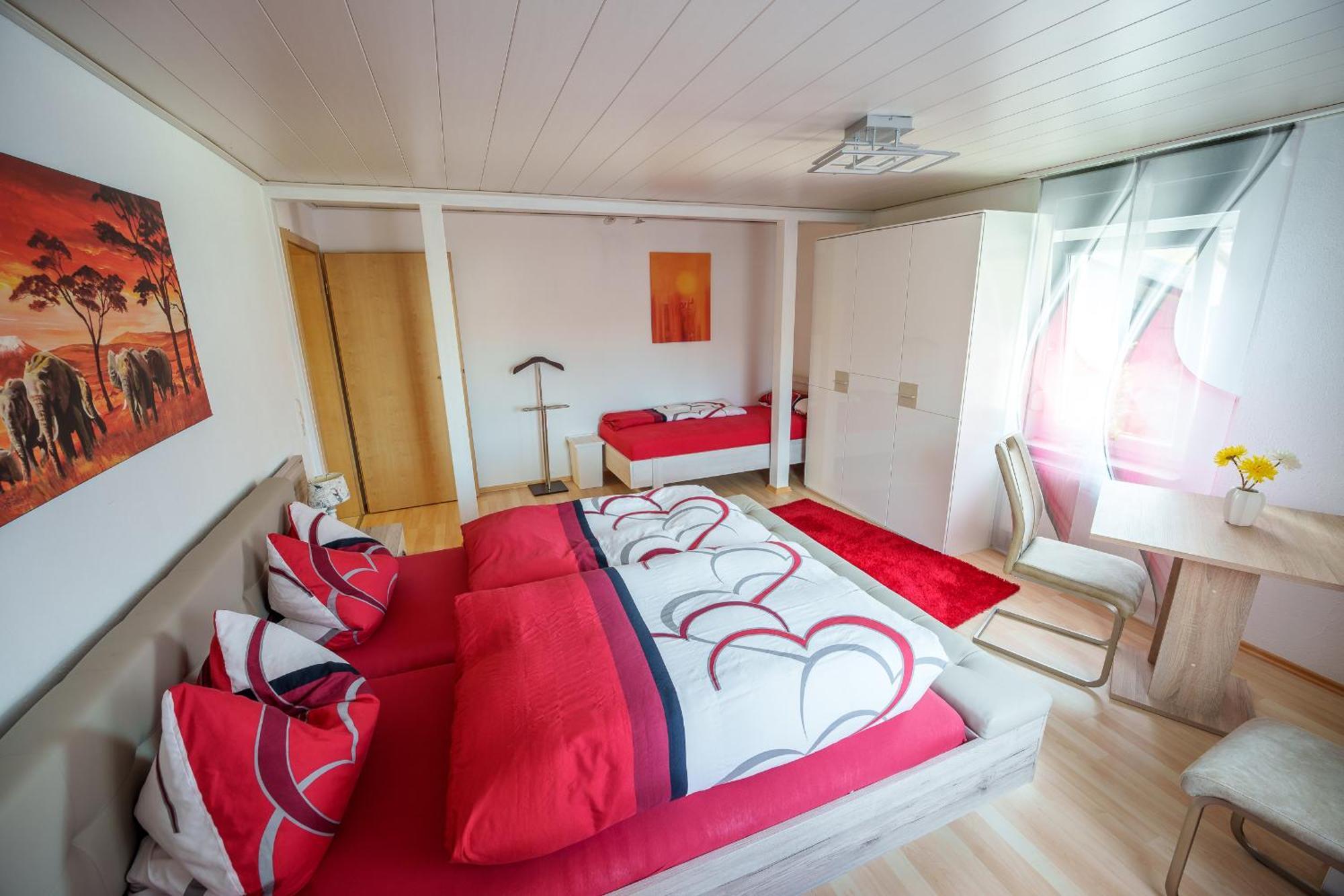 Wilhelm Appartements 100Qm Im Zentrum Brackenheim Naehe Tripsdrill Екстер'єр фото